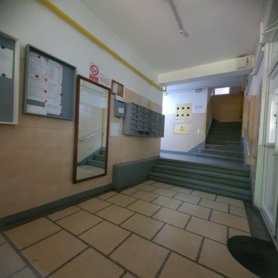 Apartament cu 3 camere semidecomandat în Mihai Bravu