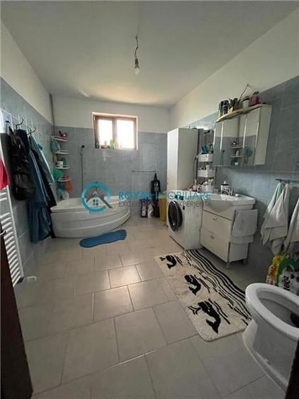 Casă individuală cu 5 camere cu Teren 5683 Mp în Românești