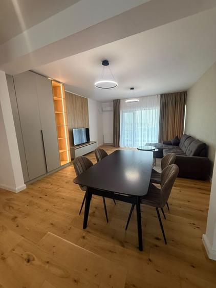 Apartament cu 3 camere semidecomandat, mobilat în Pipera