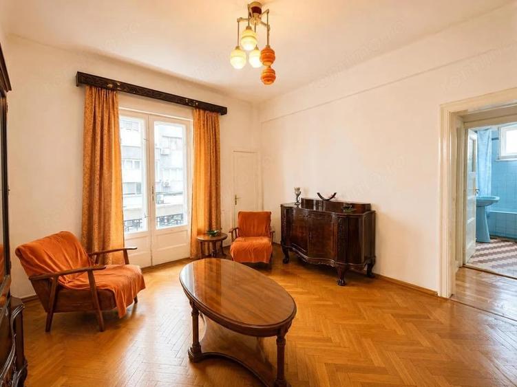 Apartament cu 4 camere semidecomandat în P-ța Universității