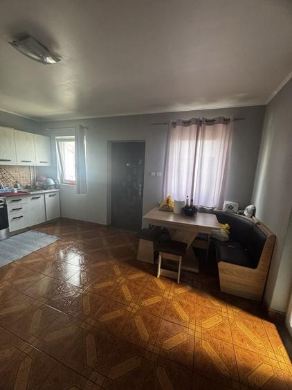 Casă cu 3 camere în Traian