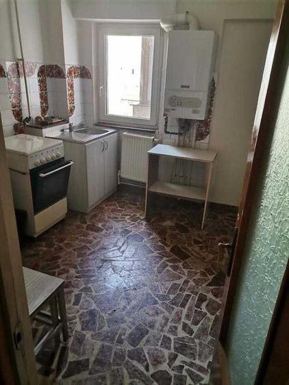 Apartament cu 3 camere decomandat, mobilat în Școlilor