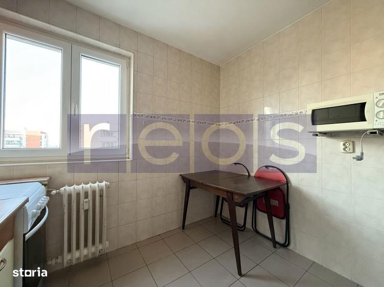 Apartament cu 3 camere semidecomandat, mobilat în Dristor