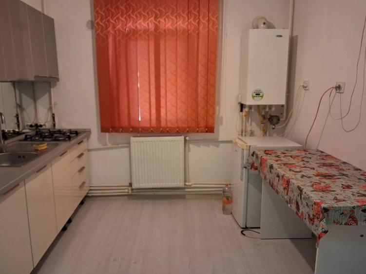 Inchiriez apartament doua camere - 4