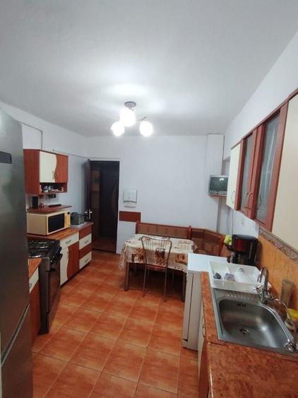 Apartament cu 4 camere decomandat în Ampoi 2
