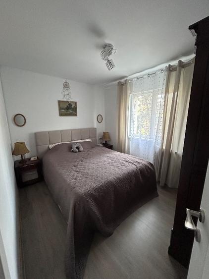 Apartament cu 3 camere semidecomandat în Drumul Găzarului