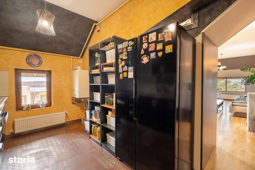 Apartament cu 4 camere semidecomandat, mobilat în Central