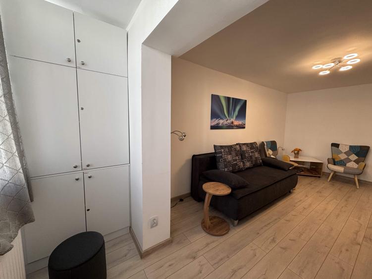 Apartament cu 3 camere decomandat, mobilat în