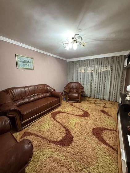Apartament cu 3 camere decomandat în Exterior Vest
