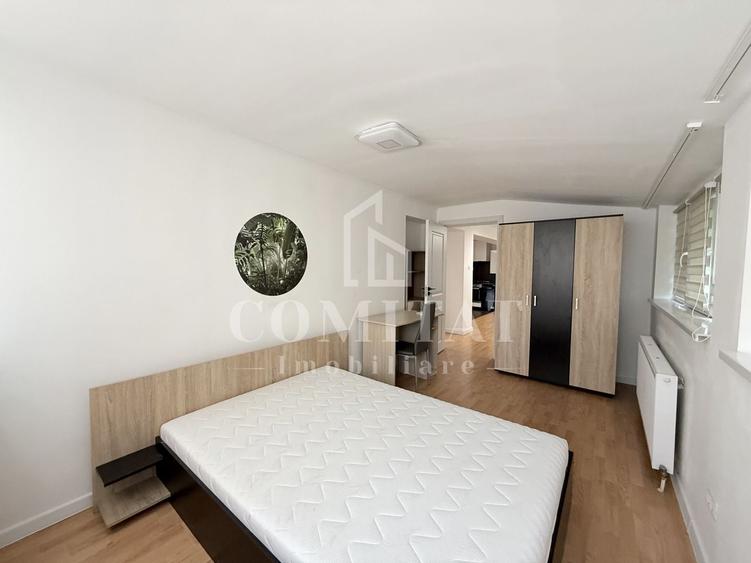 Apartament cu 4 camere semidecomandat, mobilat în Mărăști