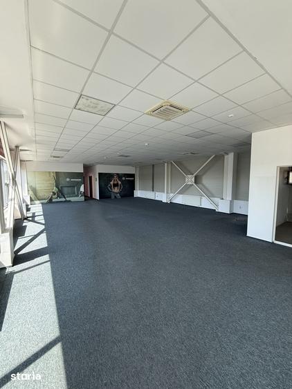 Spațiu comercial, de 996 mp, în Nord