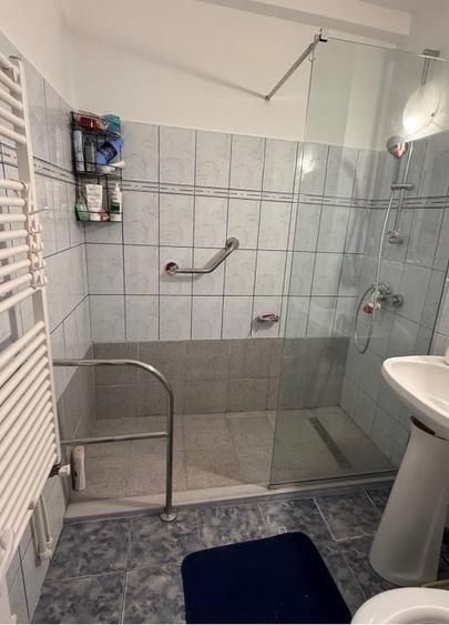 Apartament cu 2 camere semidecomandat, mobilat în Central