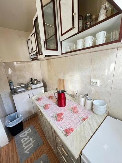 Apartament cu 2 camere semidecomandat, mobilat în Decebal