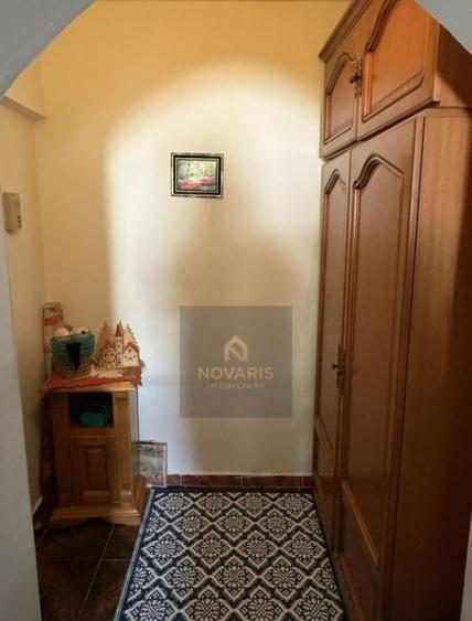 De vanzare apartament, trei camere - 1