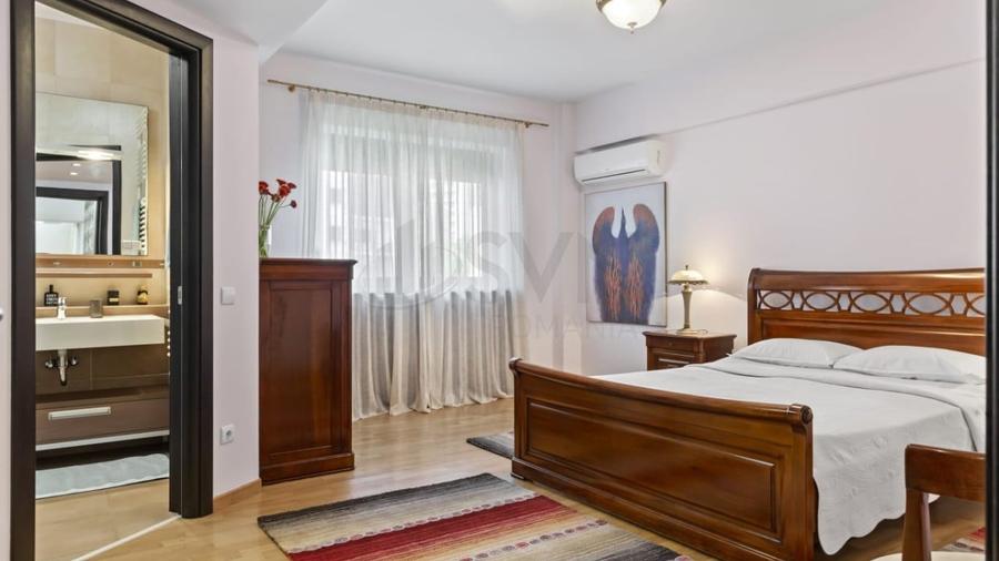 Apartament cu 3 camere semidecomandat, mobilat în Arcul de Triumf