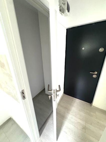 Apartament cu 3 camere semidecomandat în Titan