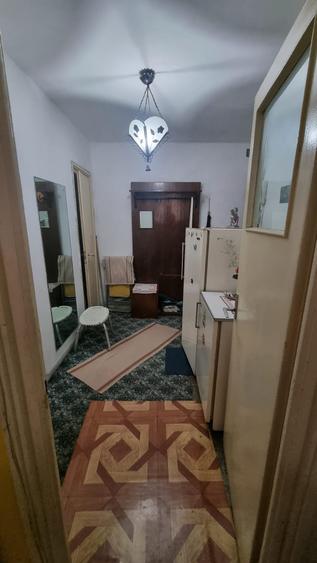 Apartament cu 3 camere semidecomandat în Iancului