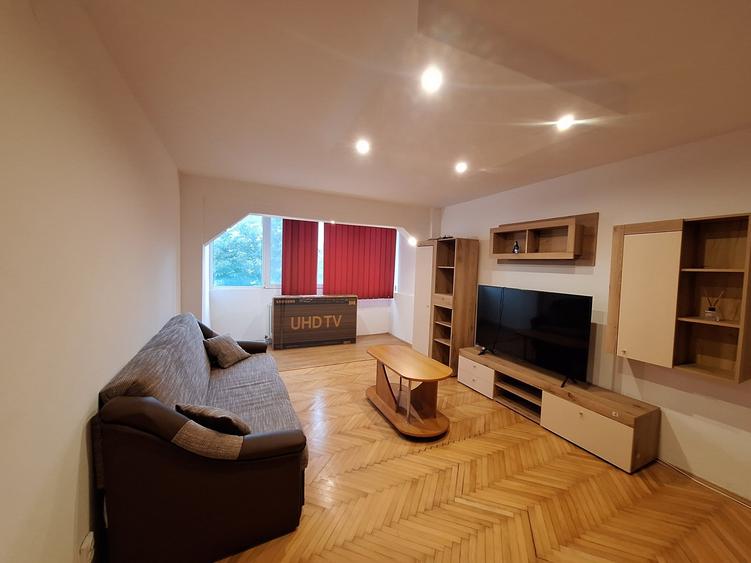 Apartament cu 4 camere decomandat, mobilat în Freidorf