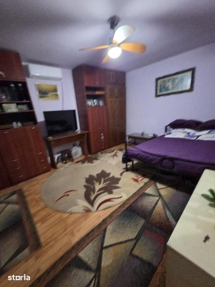 Casă cu 4 camere cu Teren 500 Mp în Bariera Vâlcii