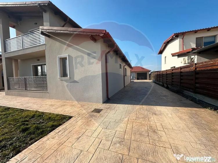 Casă cu 7 camere cu Teren 960 Mp în Vânători