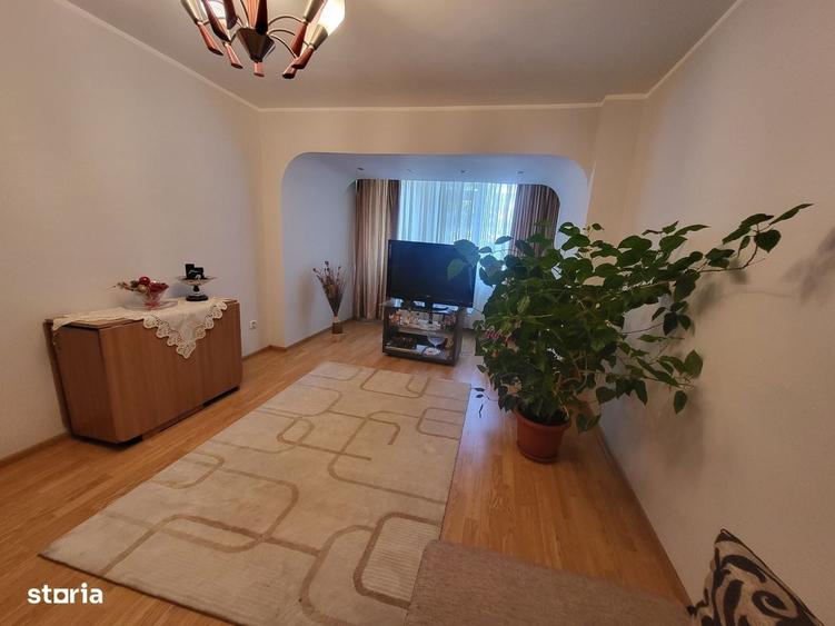 Apartament cu 3 camere decomandat în Central