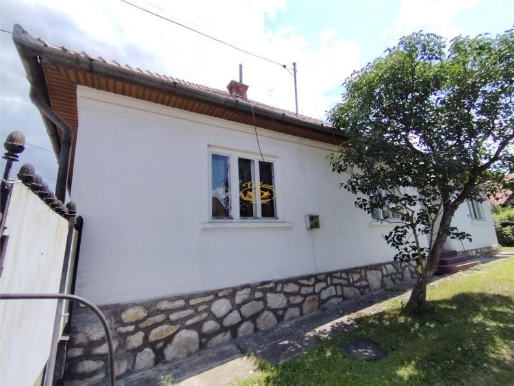 Casă cu 2 camere cu Teren 469 Mp în Central