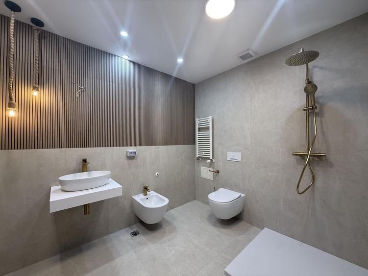 Apartament cu 3 camere semidecomandat, mobilat în Primăverii