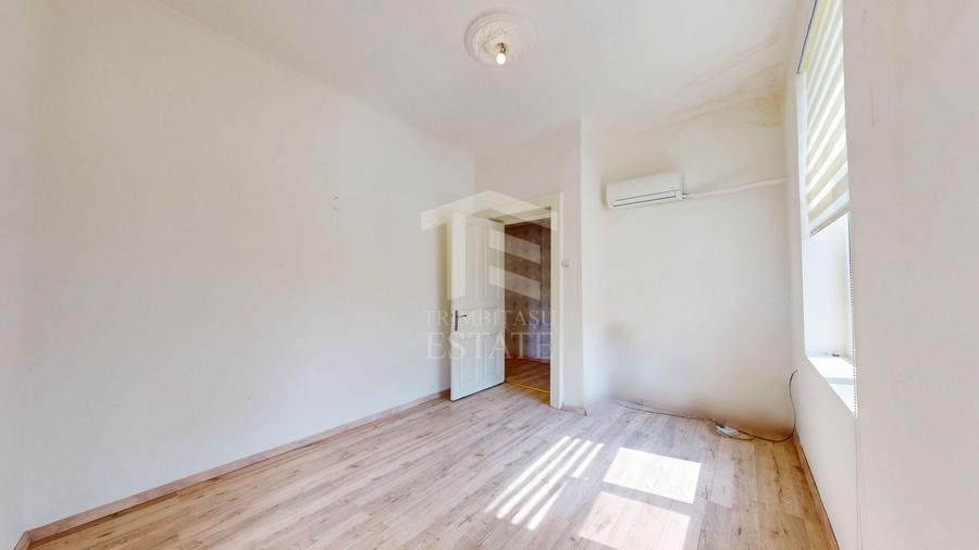 Apartament cu 4 camere decomandat în P-ța Unirii