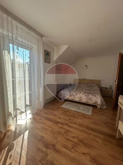 Duplex cu 4 camere cu Teren 500 Mp în Burdujeni