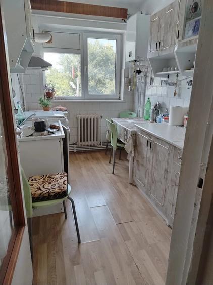 Apartament cu 3 camere semidecomandat în Gării