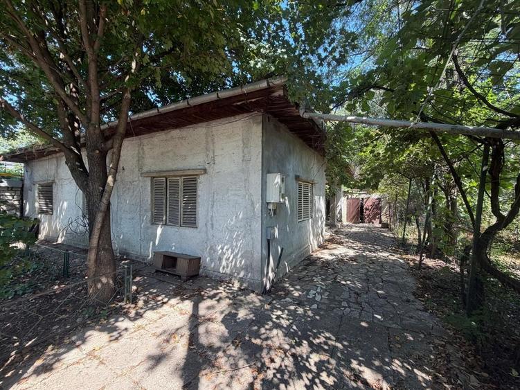 Casă individuală cu 5 camere cu Canalizare în Sisești