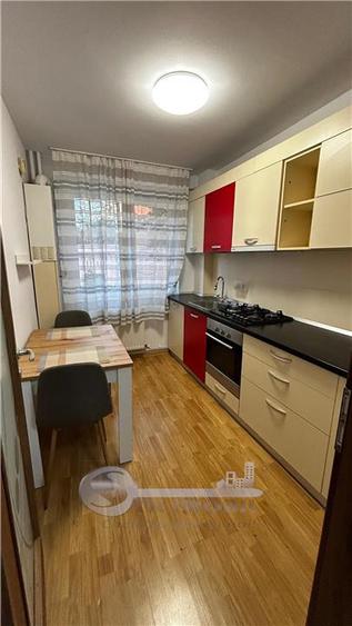 Apartament cu 2 camere semidecomandat, mobilat în Podu Roș