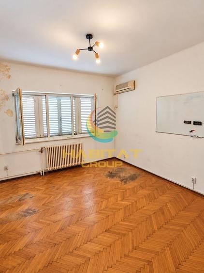 Apartament cu 3 camere semidecomandat în Gara de Nord