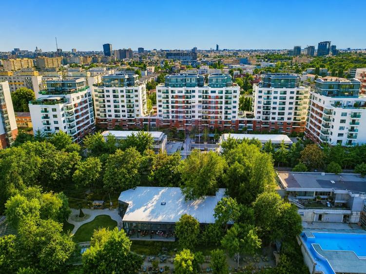 Apartament cu 4 camere decomandat, mobilat în Tei