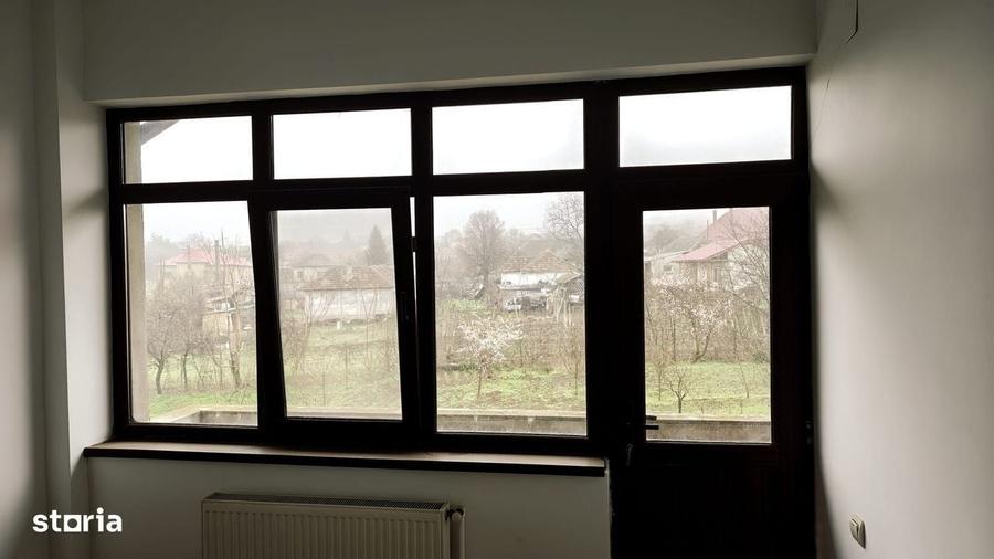 Casă cu 4 camere cu Teren 1856 Mp în Central