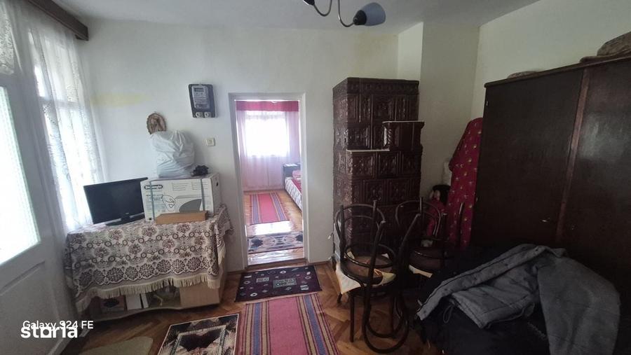 Casă cu 4 camere cu Teren 679 Mp în Central