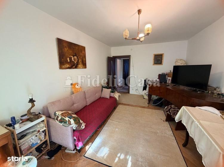 Apartament cu 3 camere decomandat în Alexandru cel Bun