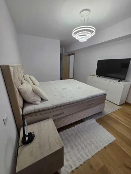 Apartament cu 3 camere semidecomandat în Pipera