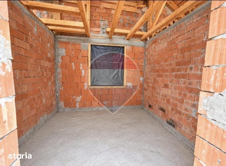 Casă cu 3 camere cu Teren 445 Mp în Central