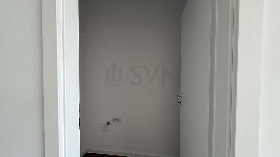 Apartament cu 3 camere semidecomandat în Băneasa