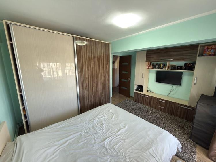 Apartament cu 3 camere decomandat în Micro 17