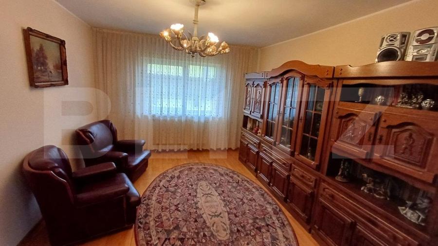 Casă individuală cu 5 camere cu Garaj în Centura