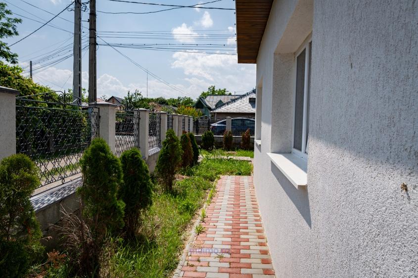 Casă individuală cu 4 camere cu Canalizare în Moinești