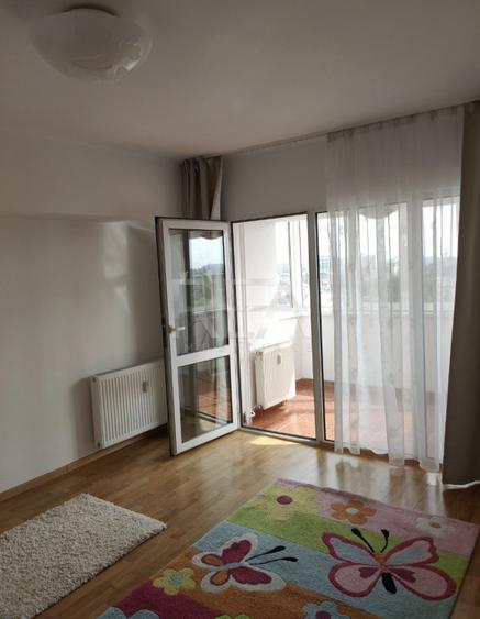 Apartament cu 3 camere decomandat, mobilat în Crângași