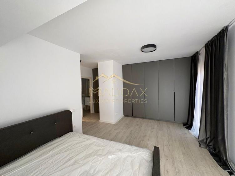 Apartament cu 3 camere semidecomandat, mobilat în Băneasa
