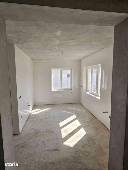 Casă cu 4 camere cu Teren 1418 Mp în Săcălaz