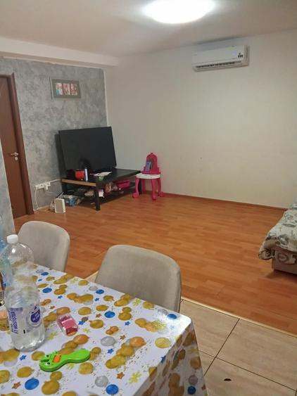 Apartament cu 3 camere decomandat în Popești-Leordeni