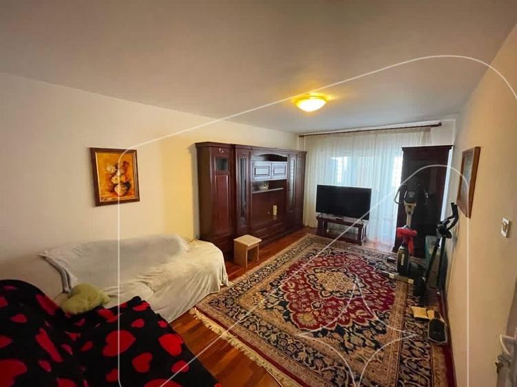 Apartament cu 3 camere în Complex Studențesc