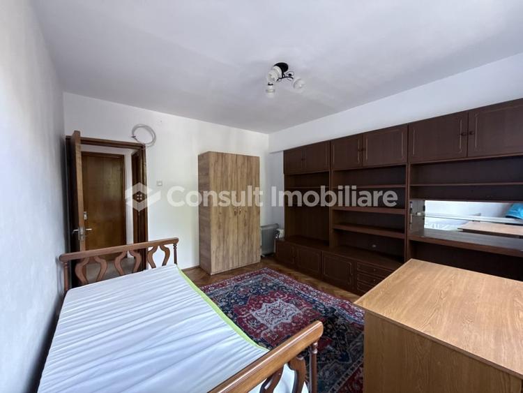 Apartament cu 3 camere decomandat, mobilat în Andrei Mureșanu
