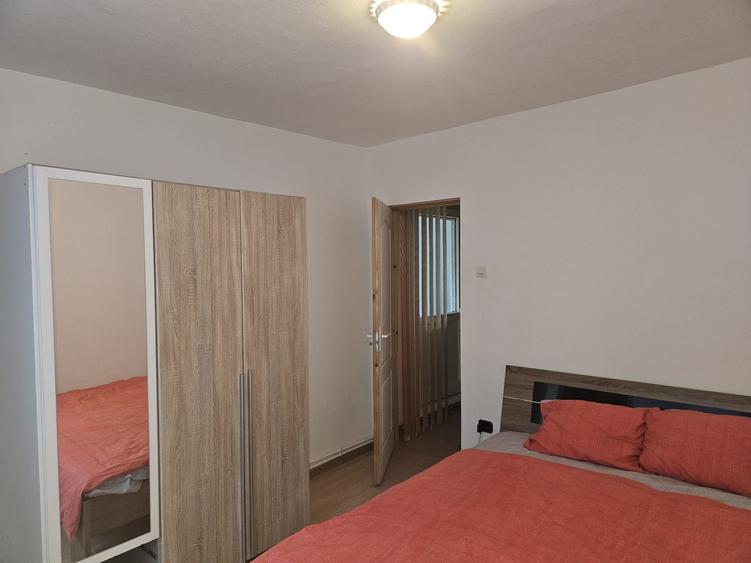 Apartament cu 3 camere semidecomandat, mobilat în Olimpia-Stadion
